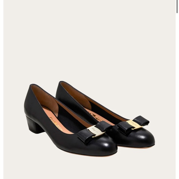 Salvatore Ferragamo Shoes - Salvatore Ferragamo Vara Pump - Size 8